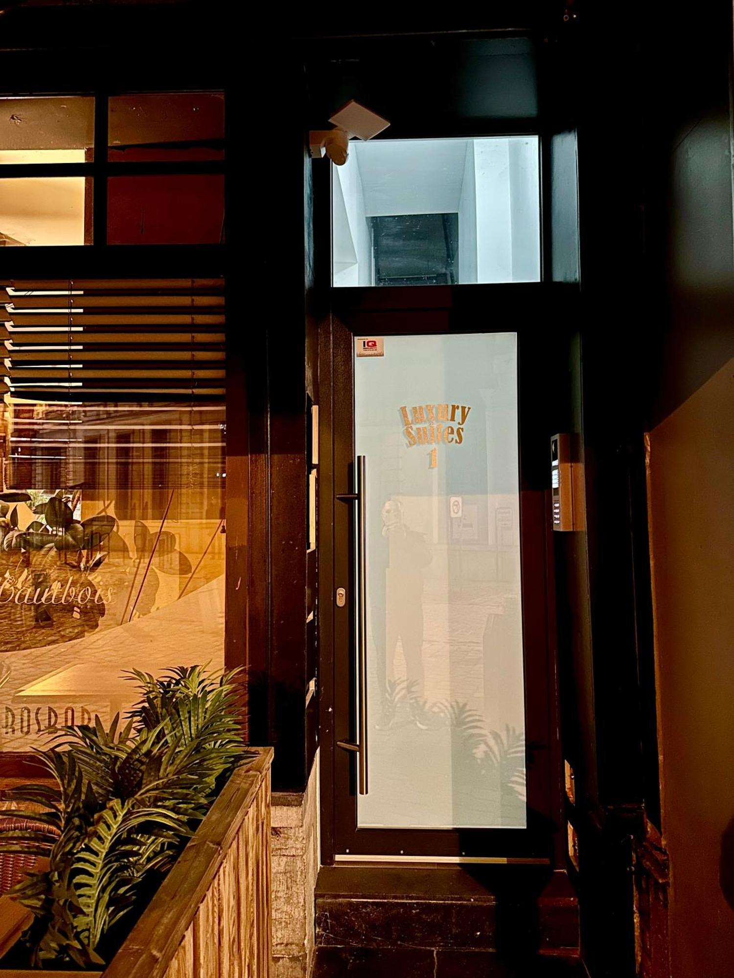 Luxury Suites Mons By Rikas Hotels エクステリア 写真