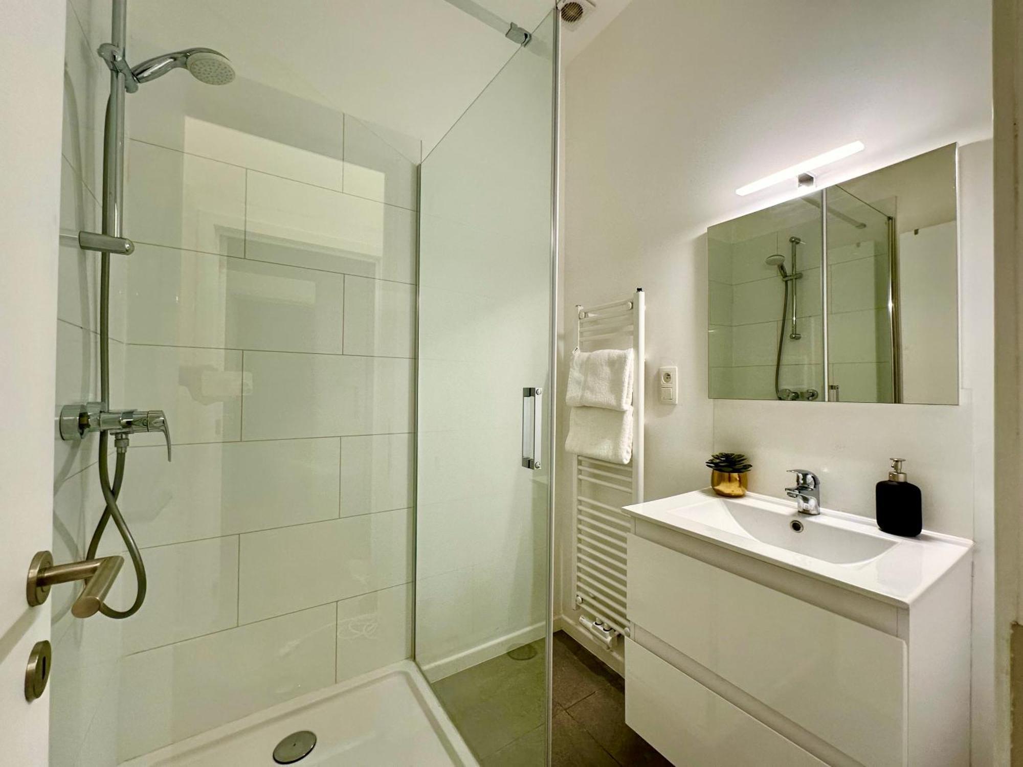 Luxury Suites Mons By Rikas Hotels エクステリア 写真