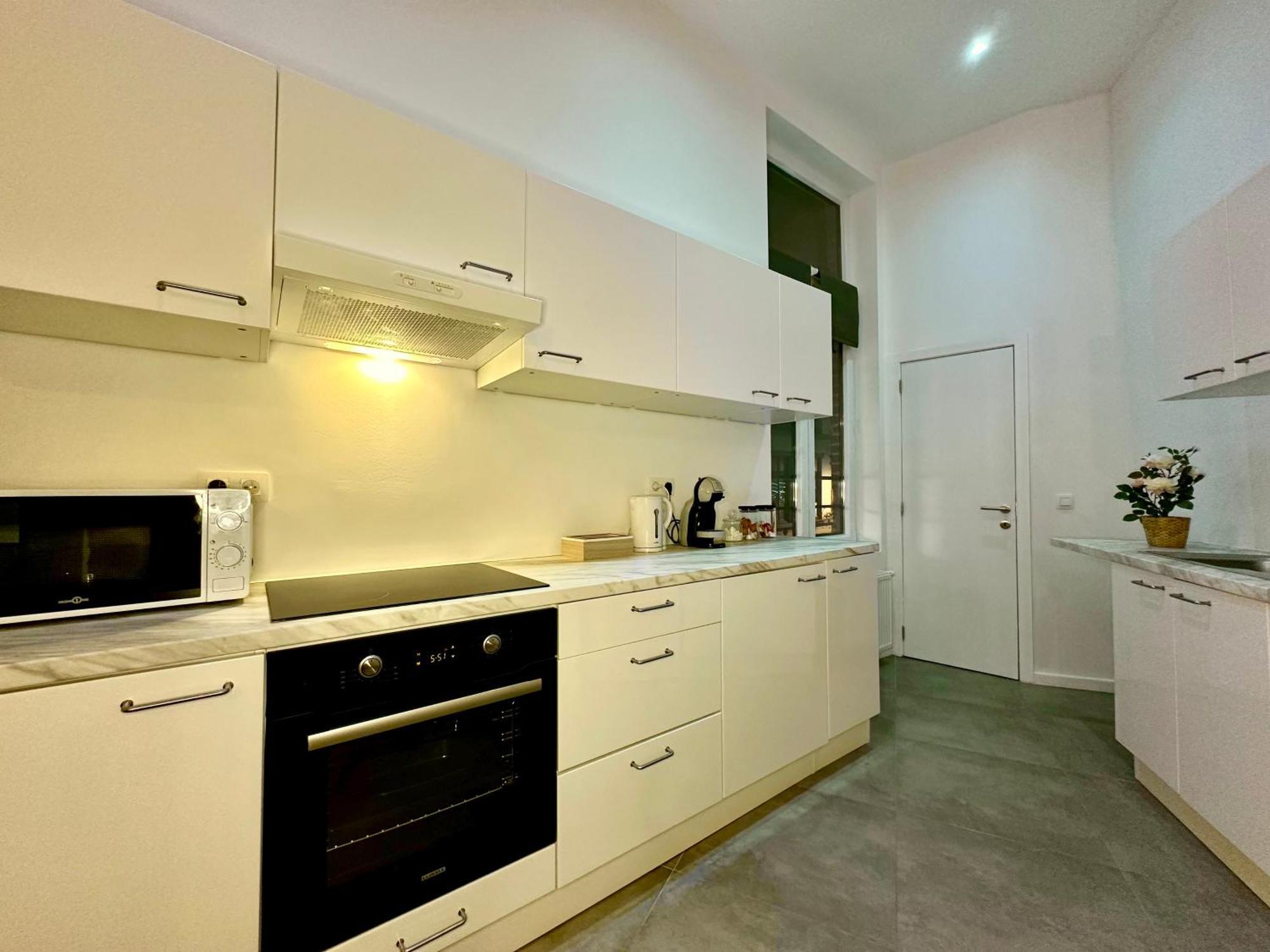 Luxury Suites Mons By Rikas Hotels エクステリア 写真