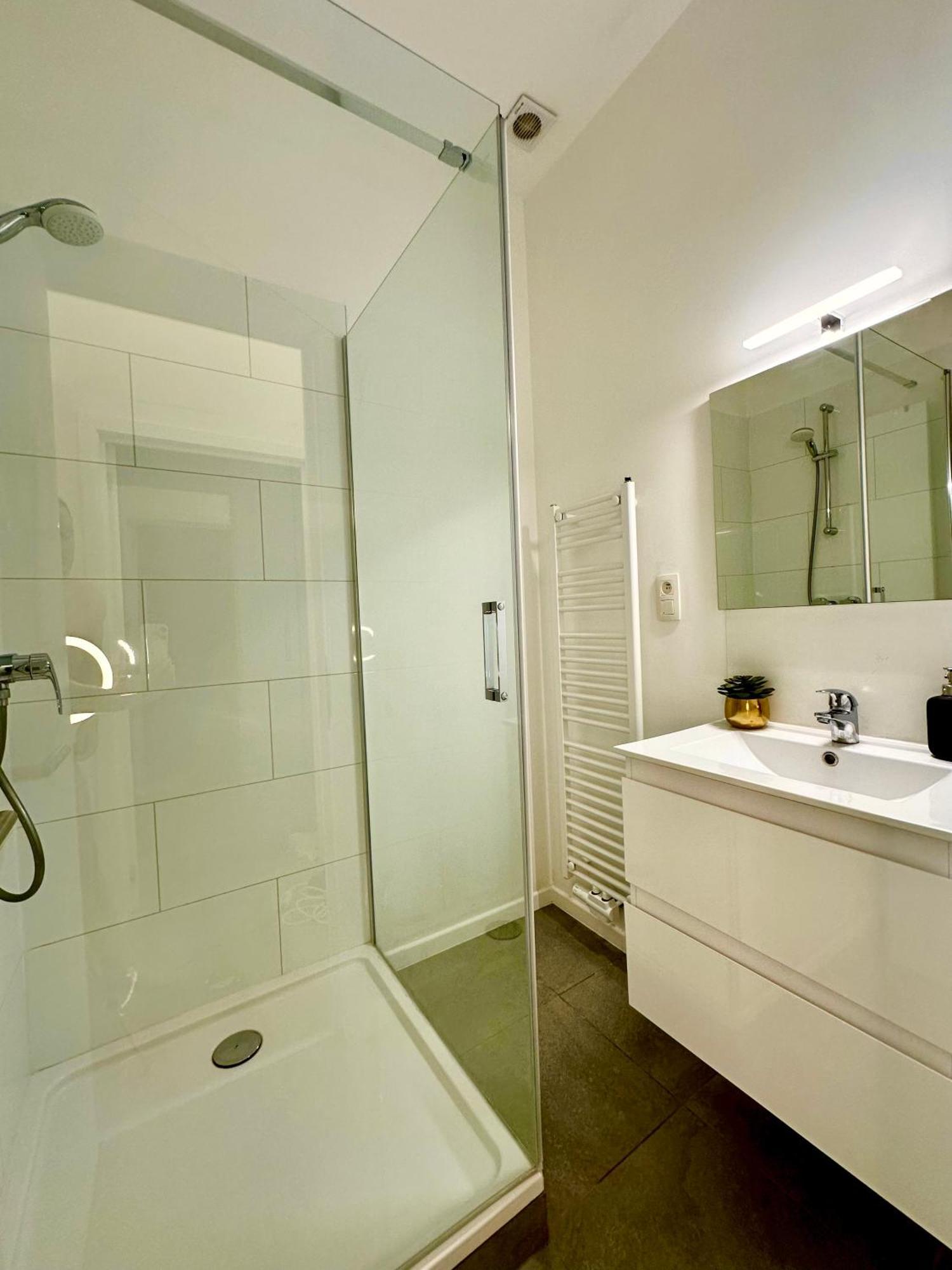 Luxury Suites Mons By Rikas Hotels エクステリア 写真