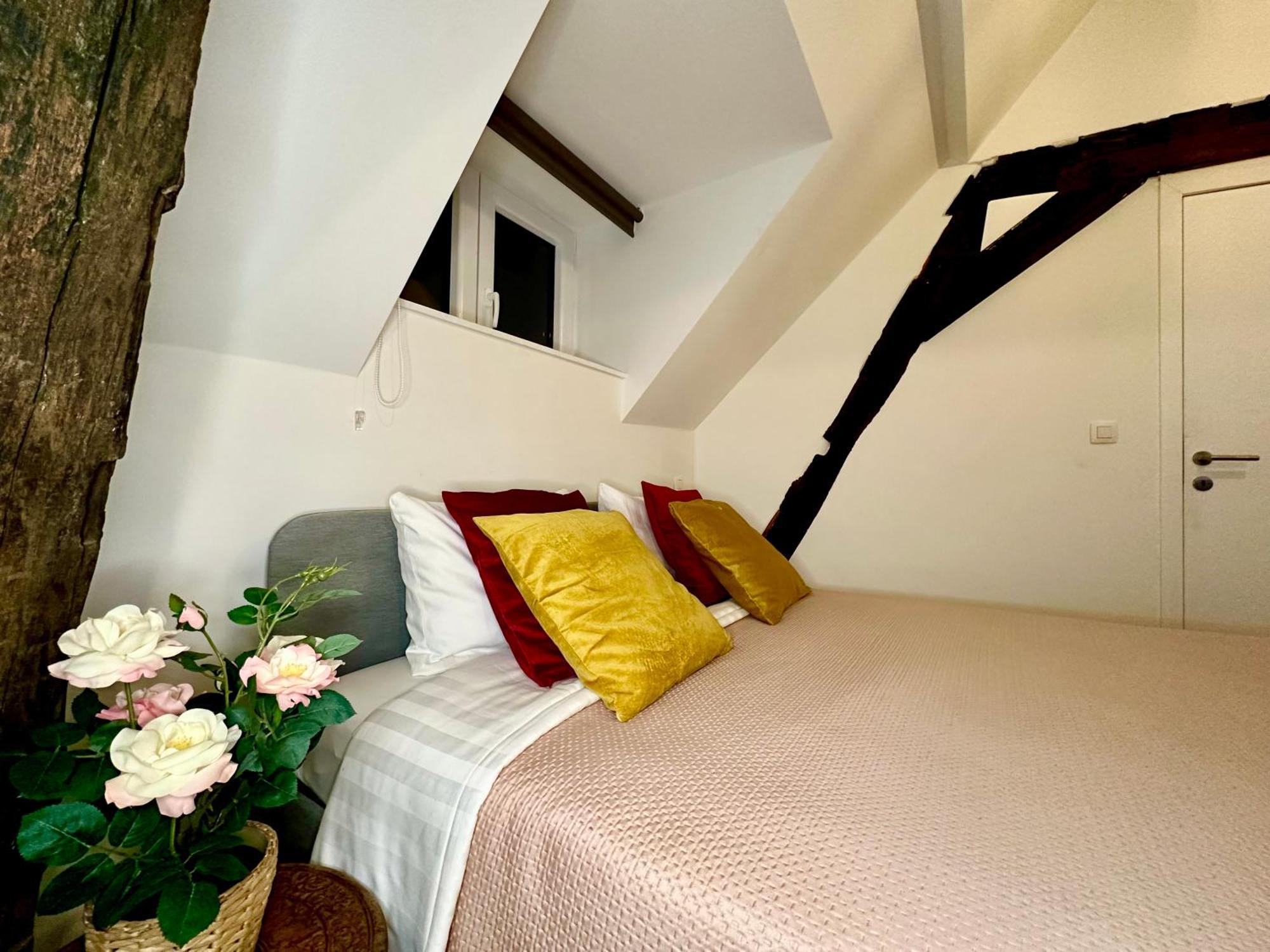 Luxury Suites Mons By Rikas Hotels エクステリア 写真