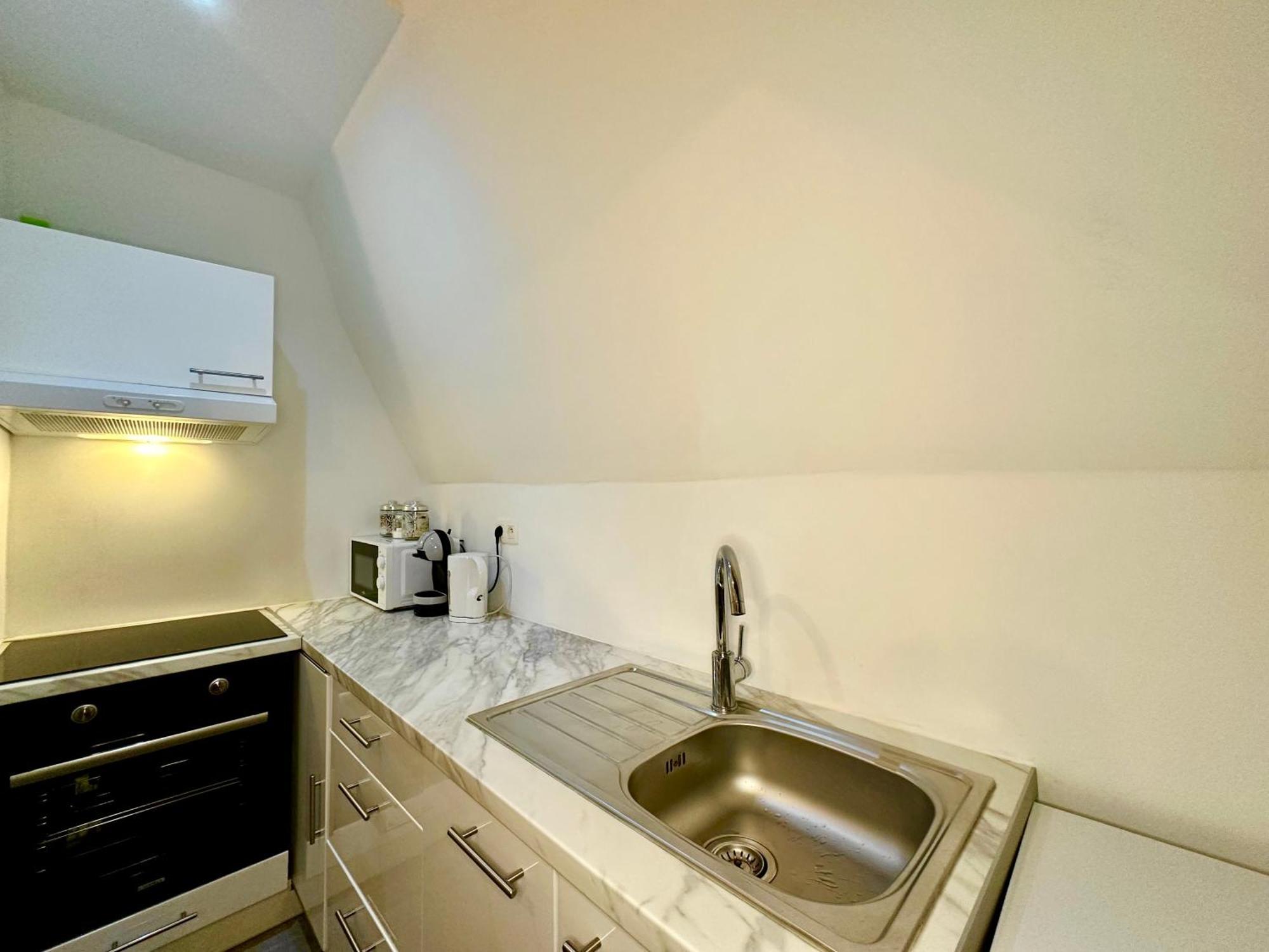 Luxury Suites Mons By Rikas Hotels エクステリア 写真