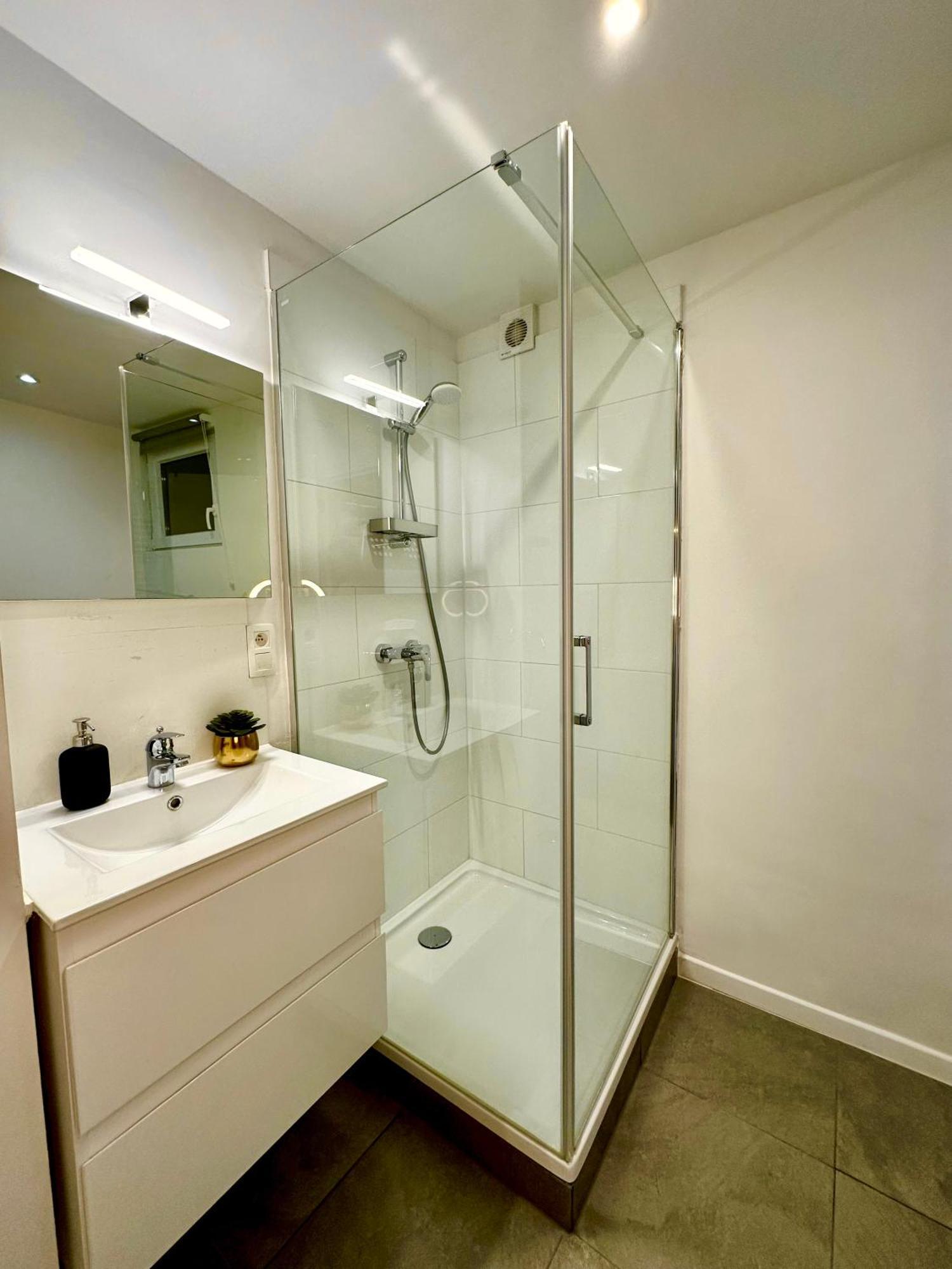 Luxury Suites Mons By Rikas Hotels エクステリア 写真