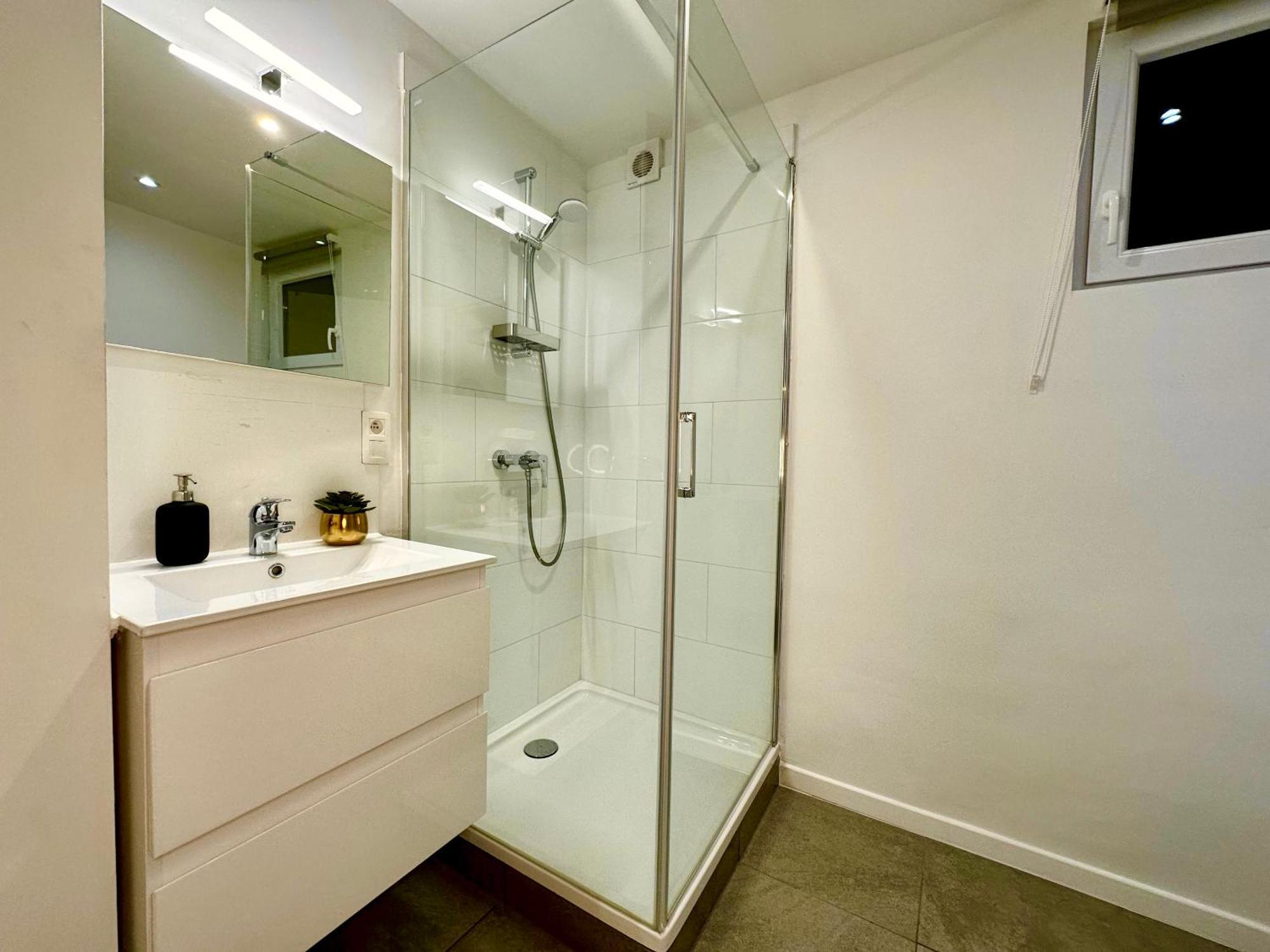 Luxury Suites Mons By Rikas Hotels エクステリア 写真