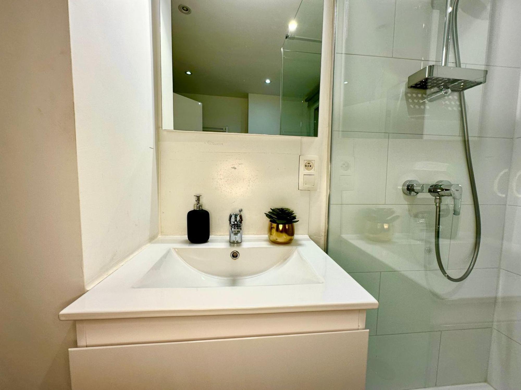 Luxury Suites Mons By Rikas Hotels エクステリア 写真